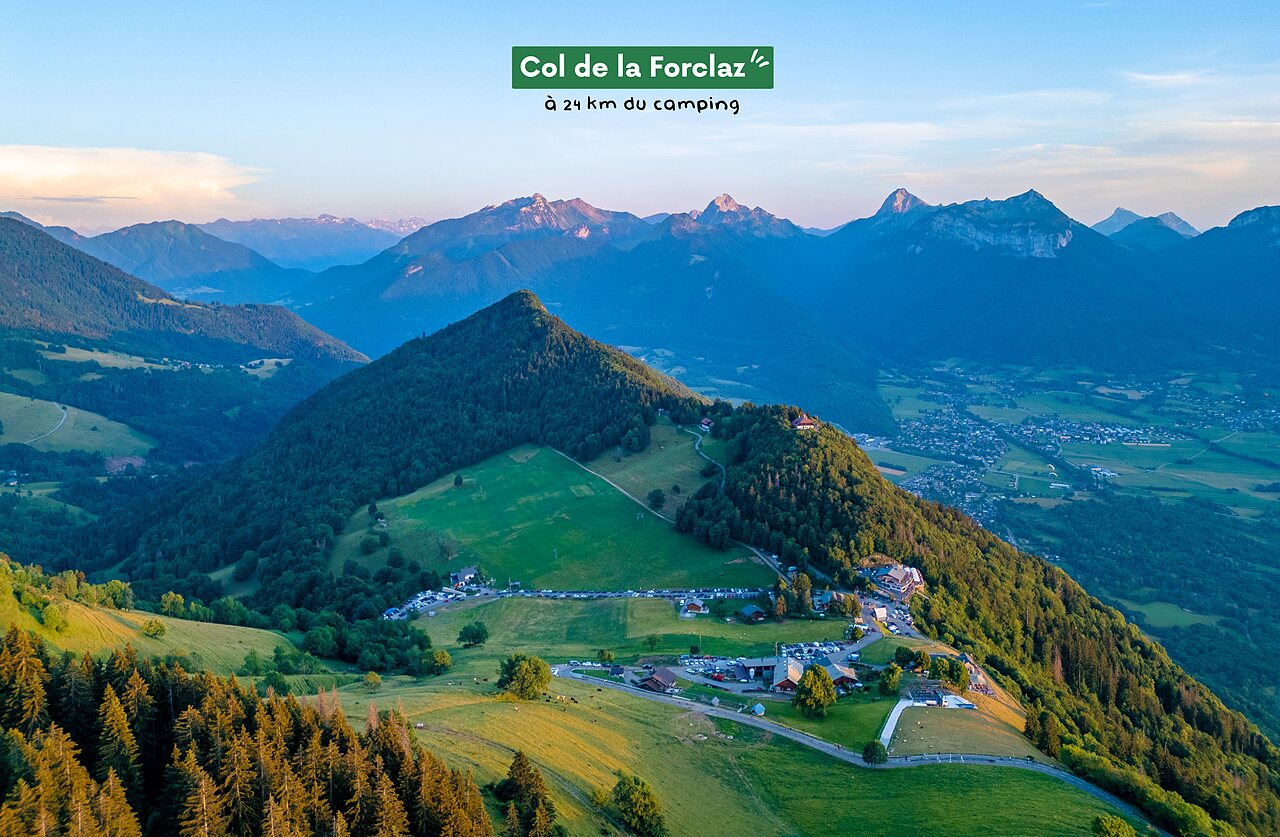 Col de la Forclaz, spectaculair bergpanorama te bezoeken nabij de camping.