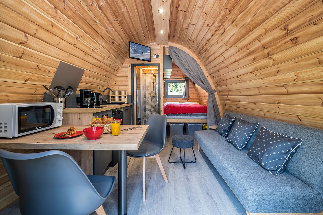 Houten accommodatie, keuken, woonkamer CLICOCHIC Alpes Lodges Pralognan la Vanoise (73).