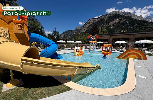 Zwembad met glijbanen en waterspellen op camping CLICOCHIC Alpes Lodges in Pralognan la Vanoise (73).