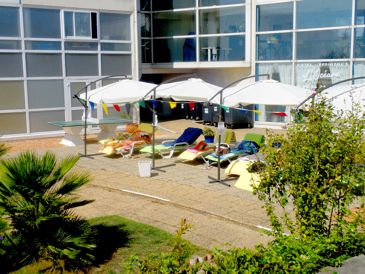 Tafeltennis, ligstoelen op camping CAPFUN H�tel/R�sidence Oc�ane in Andernos Les Bains (33).