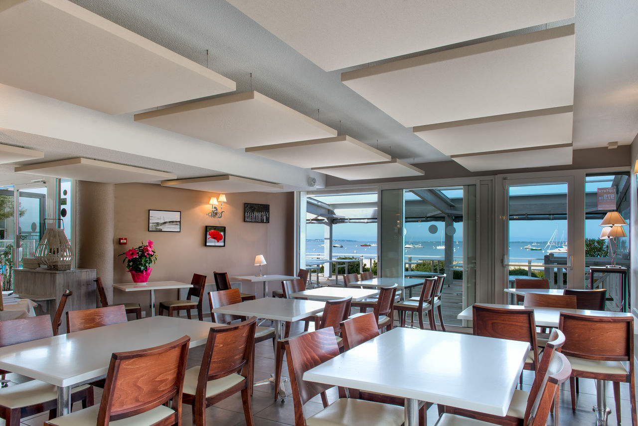 Restaurant zeezicht op camping CAPFUN Cenic in Andernos Les Bains.