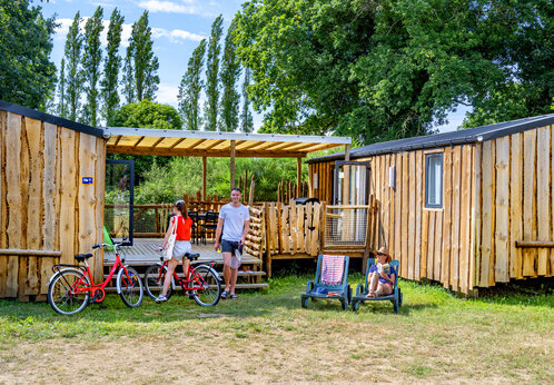 Houten stacaravan met terras, fietsen op CAPFUN An Trest in SARZEAU (56).