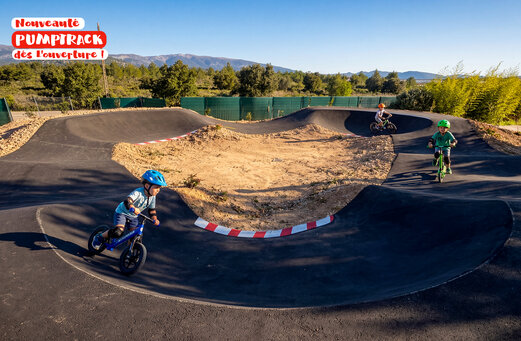 Pumptrack voor kinderen en fietsen bij CAPFUN Arbois du Castellet (83).
