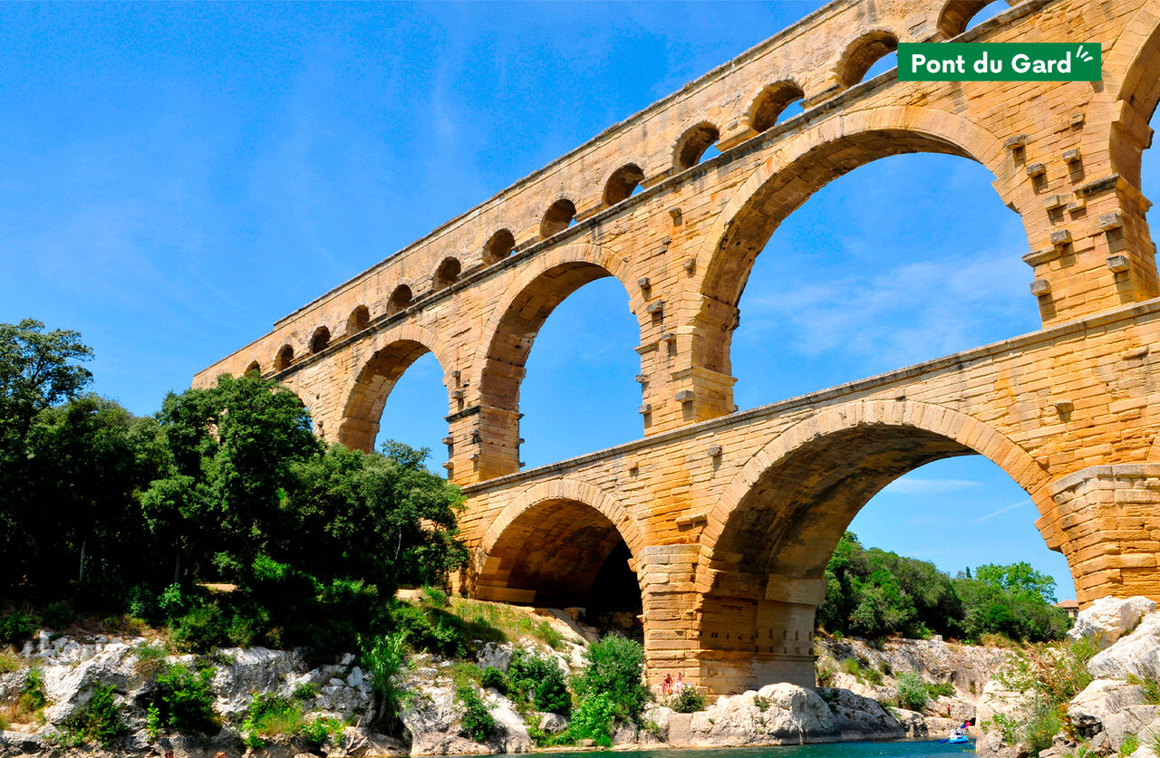Pont du Gard, majestueus Romeins aquaduct, historische bezienswaardigheid nabij Ch�teauneuf du Pape.