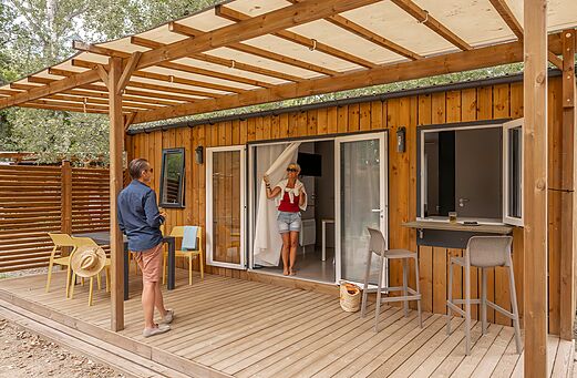 Stacaravan, terras op camping CLICOCHIC Art de Vivre in Ch�teauneuf du Pape (84).