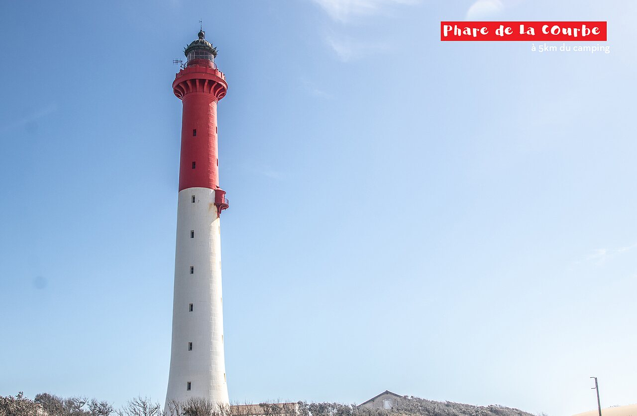 Vuurtoren van La Courbe, een historisch monument nabij La Palmyre te bezoeken.