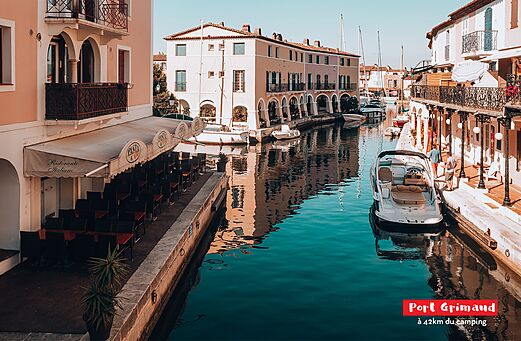 Port Grimaud, waterstad met kanalen en boten, te bezoeken nabij de camping.
