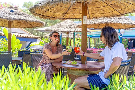 Cocktailbar op camping CLICOCHIC Baie de Cavalaire in Cavalaire-sur-Mer.