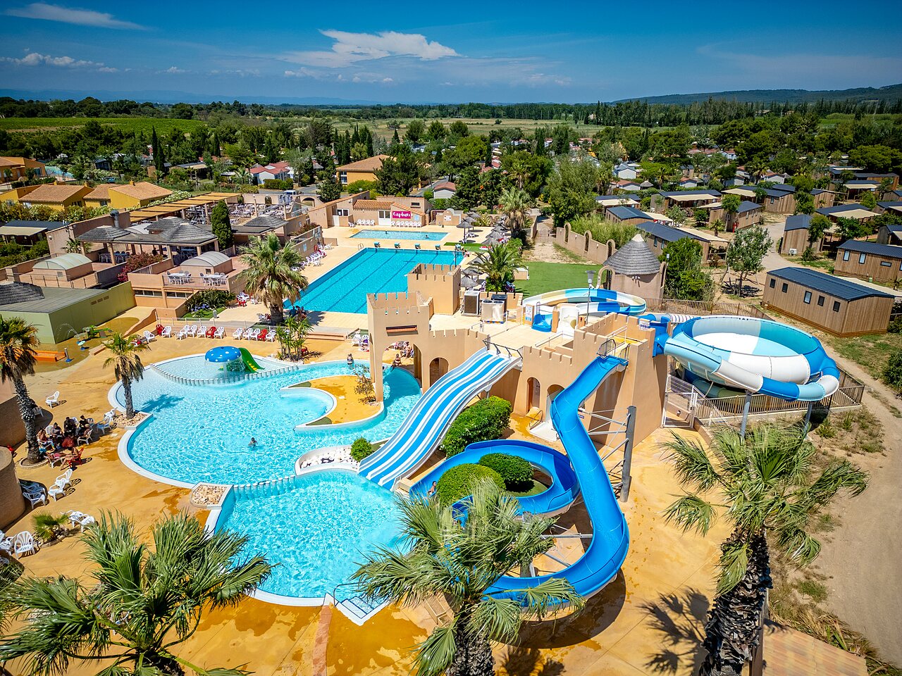 Waterpark met reuzenglijbanen, buitenzwembaden op camping CAPFUN Barbacane in NARBONNE (11).