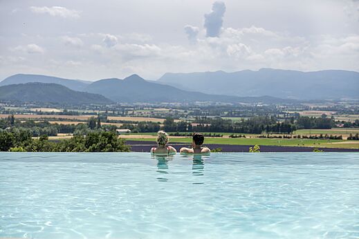 Infinity zwembad, panoramisch uitzicht op camping CLICOCHIC Bastets in Marsanne (26).