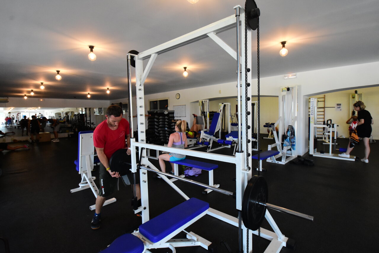 Moderne en uitgeruste fitnessruimte op camping CAPFUN La Baume - La Palmeraie in Fr�jus (83).