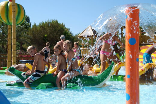 Waterspeeltuin voor kinderen op camping CAPFUN La Baume in Fréjus.