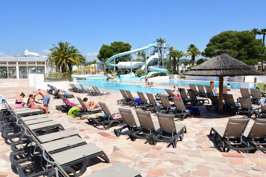 Buitenzwembad, waterglijbanen op camping CAPFUN La Baume - La Palmeraie in Fréjus.