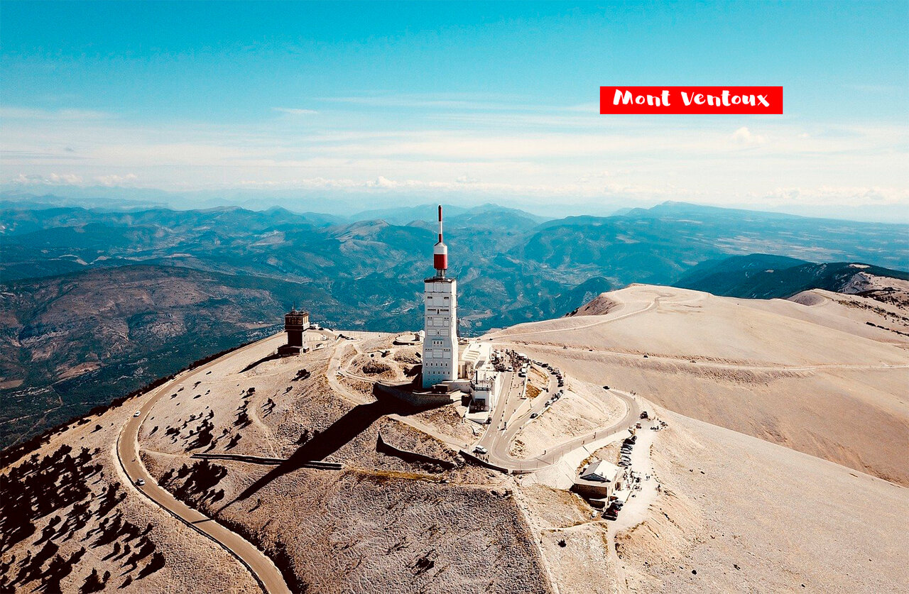Top van de Mont Ventoux, observatorium en panoramisch uitzicht in de Provence.