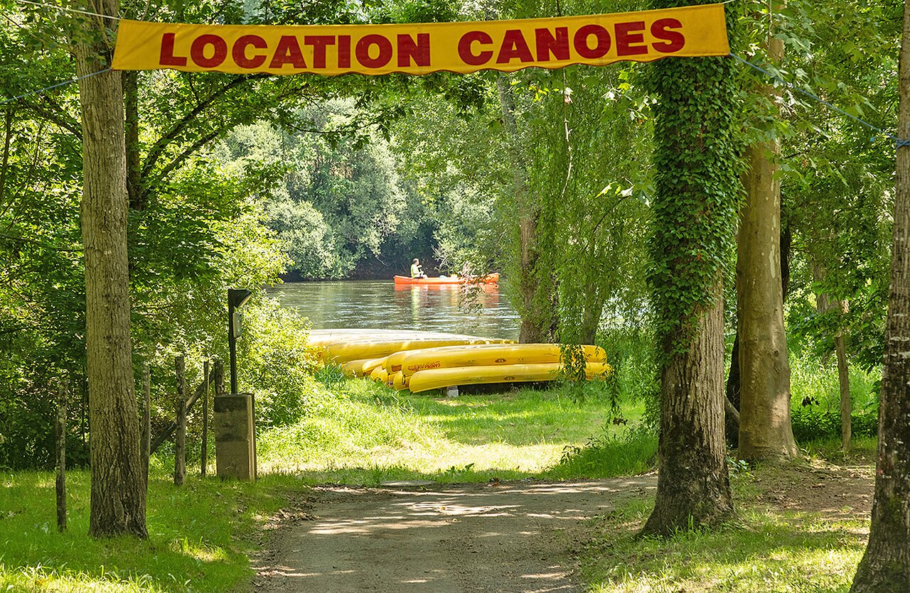 Kano verhuur en rivier op camping CLICOCHIC Beau Rivage in LA ROQUE-GAGEAC (24).