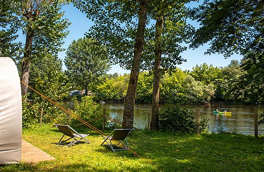 Kajakken op de rivier en weelderige natuur op camping CLICOCHIC Beau Rivage in LA ROQUE-GAGEAC (24).