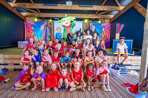 Kinderanimatie met mascotte op camping VAGUES OCEANES Blancs Chênes in LA TRANCHE SUR MER (85).