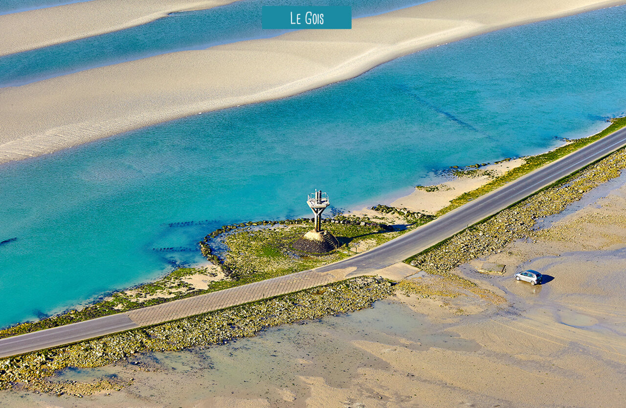 Onderwaterweg Passage du Gois bij eb, nabij Noirmoutier in de Vend�e.