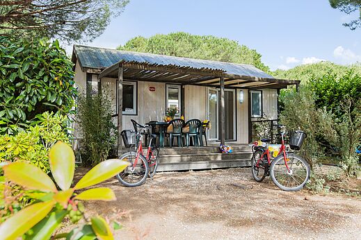 Stacaravan met terras en fietsen op camping CAPFUN Bonne Etoile in BOIS PLAGE.
