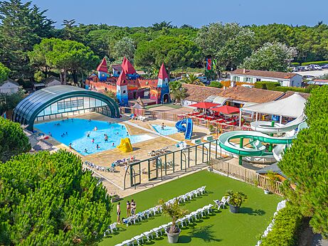 Waterpark, zwembaden, glijbanen bij CAPFUN Bonne Etoile in BOIS PLAGE EN RE.