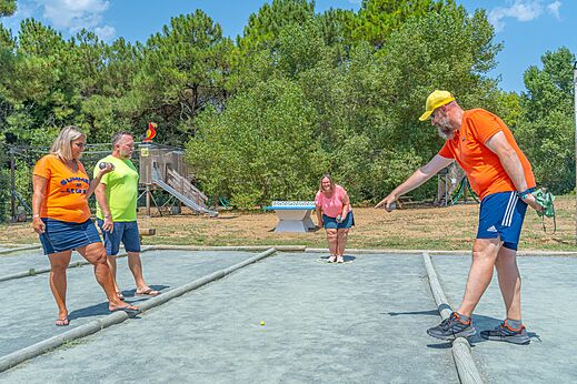 Petanque op camping CAPFUN Bonne Etoile, BOIS PLAGE EN RE (17).