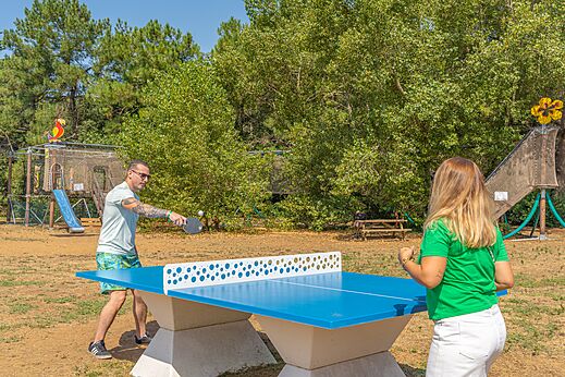 Buiten pingpongtafel op camping CAPFUN Bonne Etoile in BOIS PLAGE EN RE.