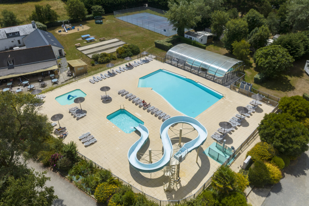 Zwembad, glijbaan op camping CLICOCHIC Bord�n�o Belle-�le-en-Mer in Le Palais (56).