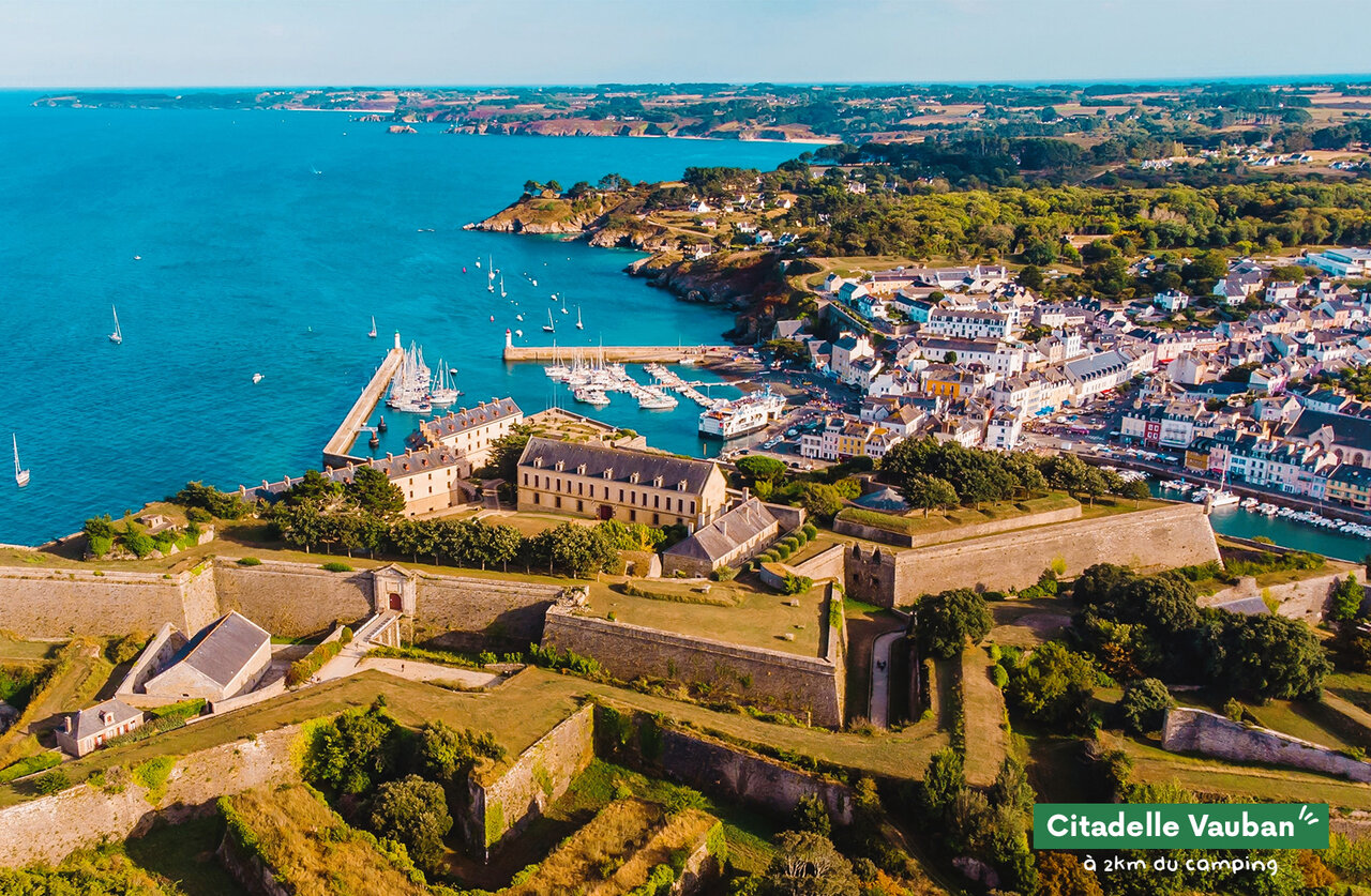 Historische Citadelle Vauban, haven en stad Le Palais, Belle-�le-en-Mer.