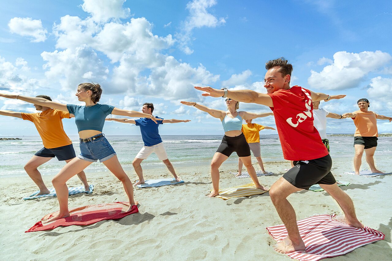 Yoga op het strand, animatie bij CAPFUN Boucanet, LE GRAU DU ROI (30).