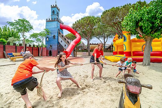 Kinderspelen op camping CAPFUN Boucanet in LE GRAU DU ROI (30).