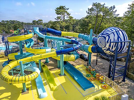 Gigantische waterglijbanen op camping VAGUES OCEANES Boudigau in LABENNE OCEAN (40).
