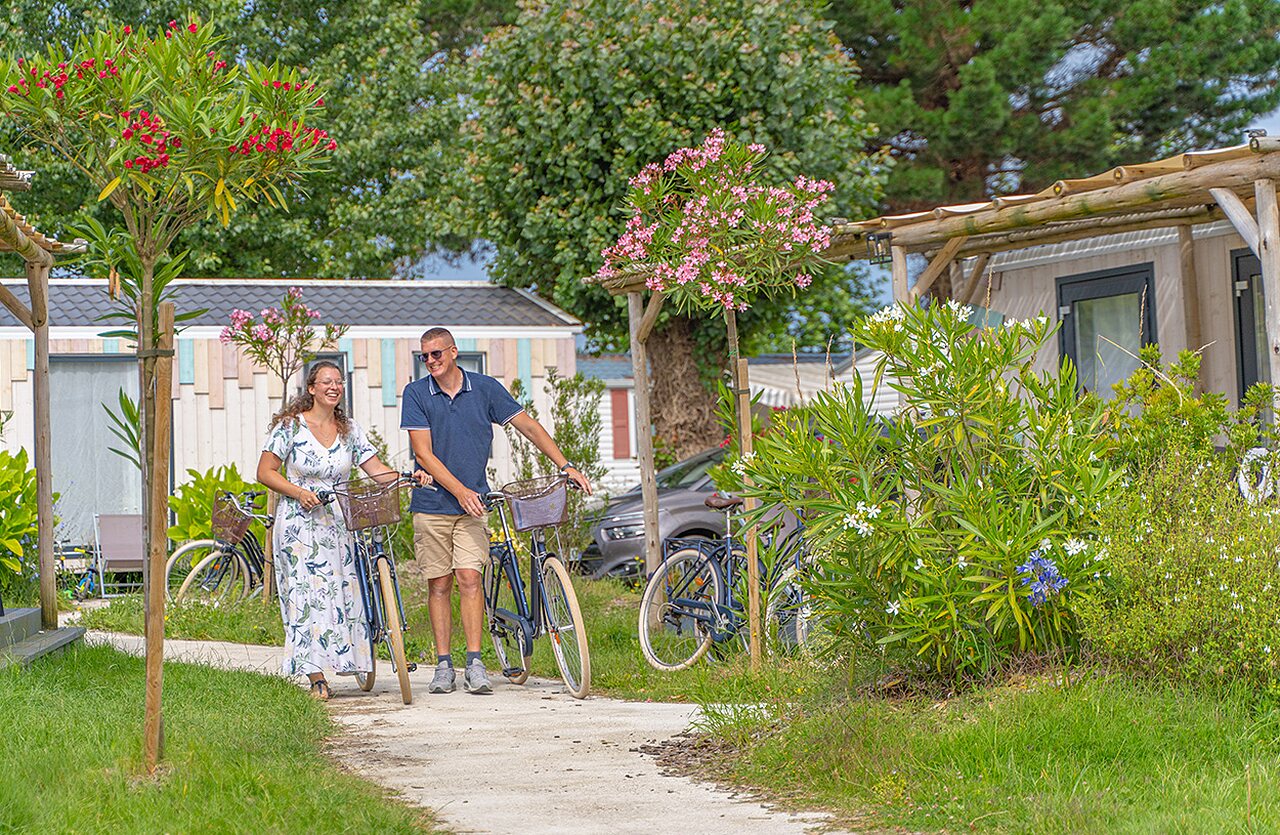 Fietsen op camping CLICOCHIC Brandais in Brem sur Mer (85).