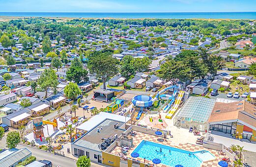 Waterpark en stacaravans op camping CLICOCHIC Brandais in Brem sur Mer (85).