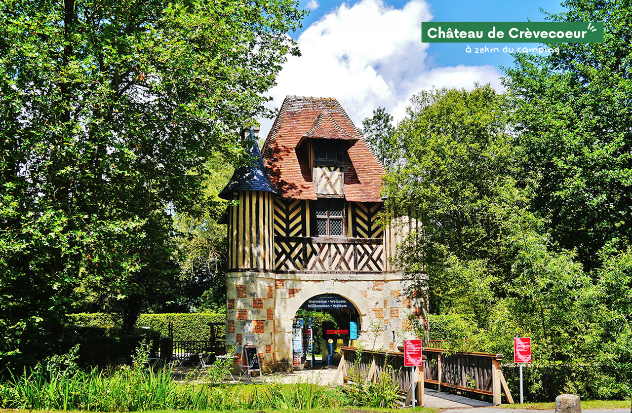 Kasteel van Cr�vecoeur, middeleeuws historisch monument te bezoeken nabij Varaville.