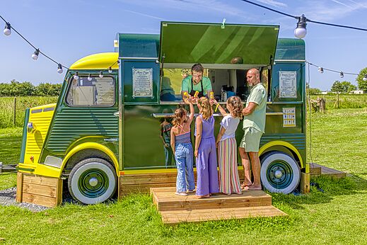 Foodtruck op camping CLICOCHIC Brise de Cabourg in Varaville (14).