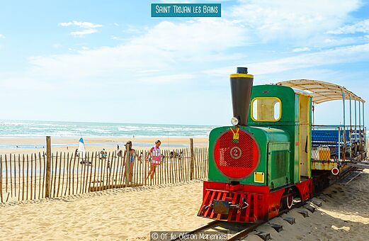 Toeristentreintje op het strand van Saint-Trojan-les-Bains, Île d'Oléron.
