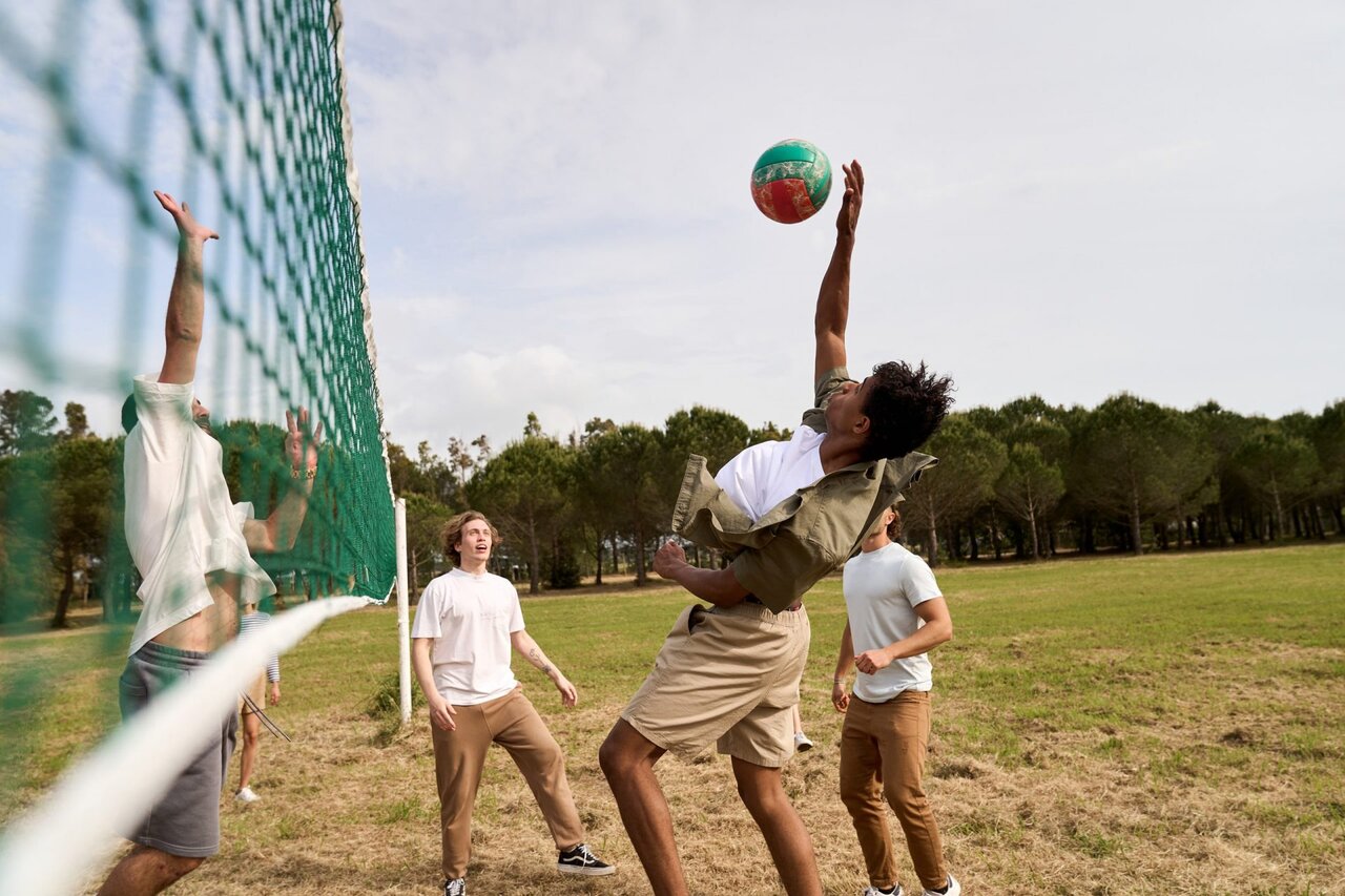 Volleybal op camping CAPFUN Campo dei Fiori in Rosignano Marittimo (57).