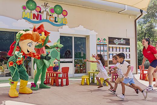 Mascottes en kinderen Mini Club, CAPFUN Campo dei Fiori Rosignano Marittimo.