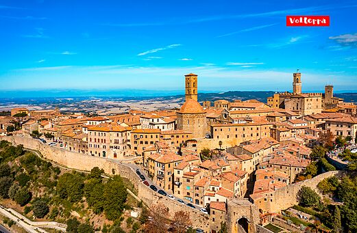 Luchtfoto van de historische stad Volterra in Toscane, Italië.