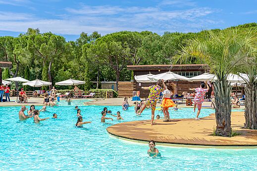 Buitenzwembad met animatie en wateractiviteiten op CAPFUN Campo dei Fiori, Rosignano Marittimo (57).