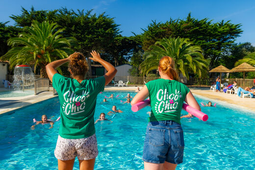 Geanimeerde aquagym zwembad op camping CLICOCHIC Camp du Soleil Ars-en-Ré (17).