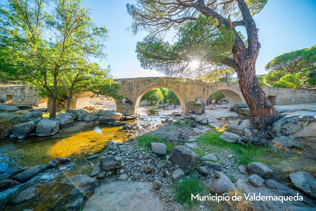 Kinderzwembad en sportterrein op camping CAPFUN El Canto La Gallina.