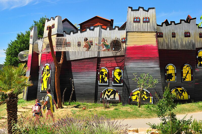 Carabouille Speeltuin - Reuzenkasteel op camping CAPFUN Carpe Diem in VAISON LA ROMAINE (84).