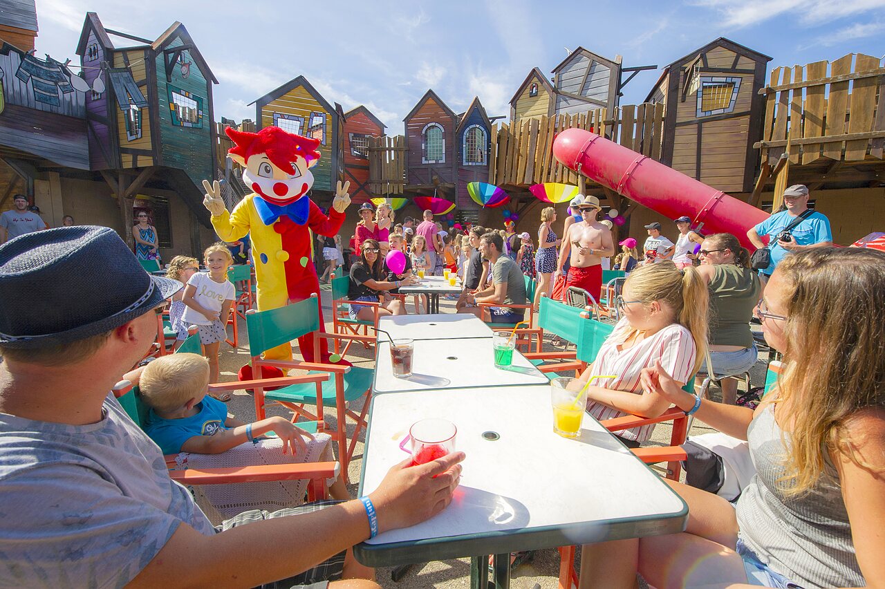 Mascotte, spelletjes en bar op CAPFUN Carpe Diem in VAISON LA ROMAINE (84).