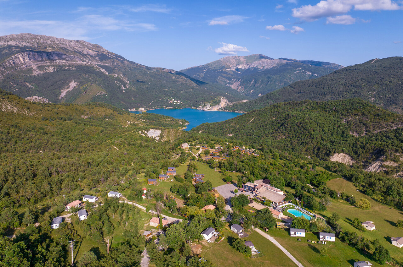 Panoramisch uitzicht camping CLICOCHIC Castillon de Provence in Castellane (04).