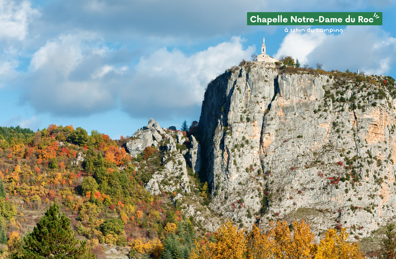 Kapel Notre-Dame du Roc op rots, bezienswaardigheid nabij Castellane in de Provence.