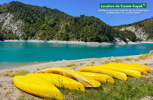 Gele kano's en kajaks te huur aan het meer op camping CLICOCHIC Castillon de Provence in Castellane (04).