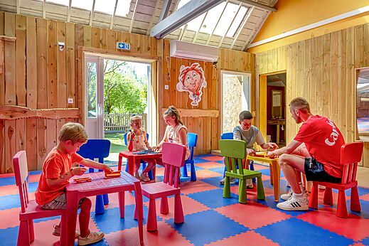 Kinderclub met spelletjes en animator op CAPFUN Cenic, PENESTIN (56).