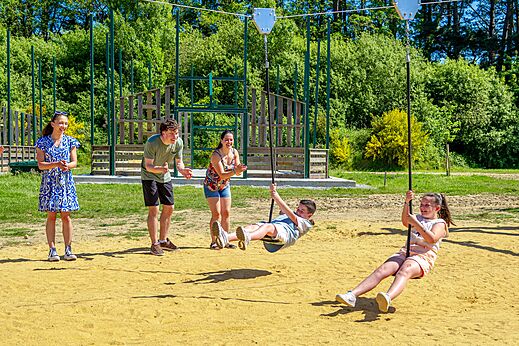 Dubbele tokkelbaan voor familie op CAPFUN Cenic in PENESTIN (56).