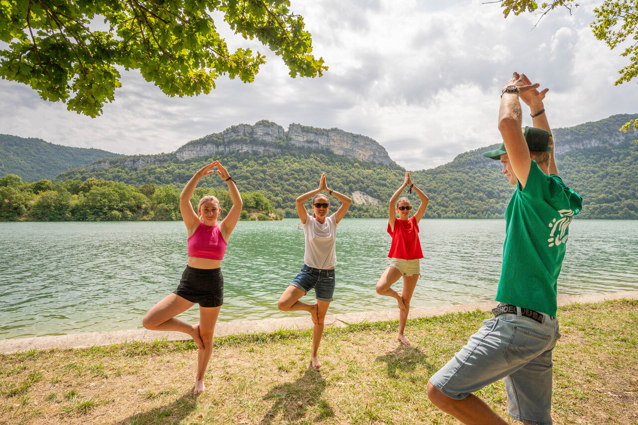Yoga natuur op camping CLICOCHIC Chancia in Chancia (01).